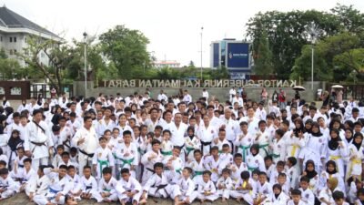 "Wagub Krisantus pimpin Gashuku dan ujian kenaikan tingkat INKANAS Kalbar di Kantor Gubernur. Tekankan disiplin dan pembentukan mental karateka."