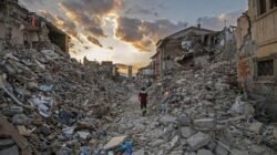 Ilustrasi - Israel kembali serang Gaza awal 2026. Meski Board of Peace (BoP) terbentuk, aksi nyata nol besar. Simak kritik pedas tentang "damai versi PowerPoint" ini. (Dok. Ist)