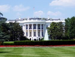 Whistleblower John Kiriakou Sebut Donald Trump Putuskan Serang Iran Pekan Ini