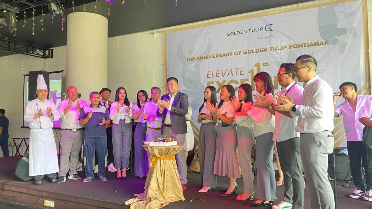 "Hotel Golden Tulip Pontianak merayakan anniversary ke-11 dengan tema Elevate Exce11ent. General Manager Bangkit Ciptadi berkomitmen lanjutkan keunggulan layanan."