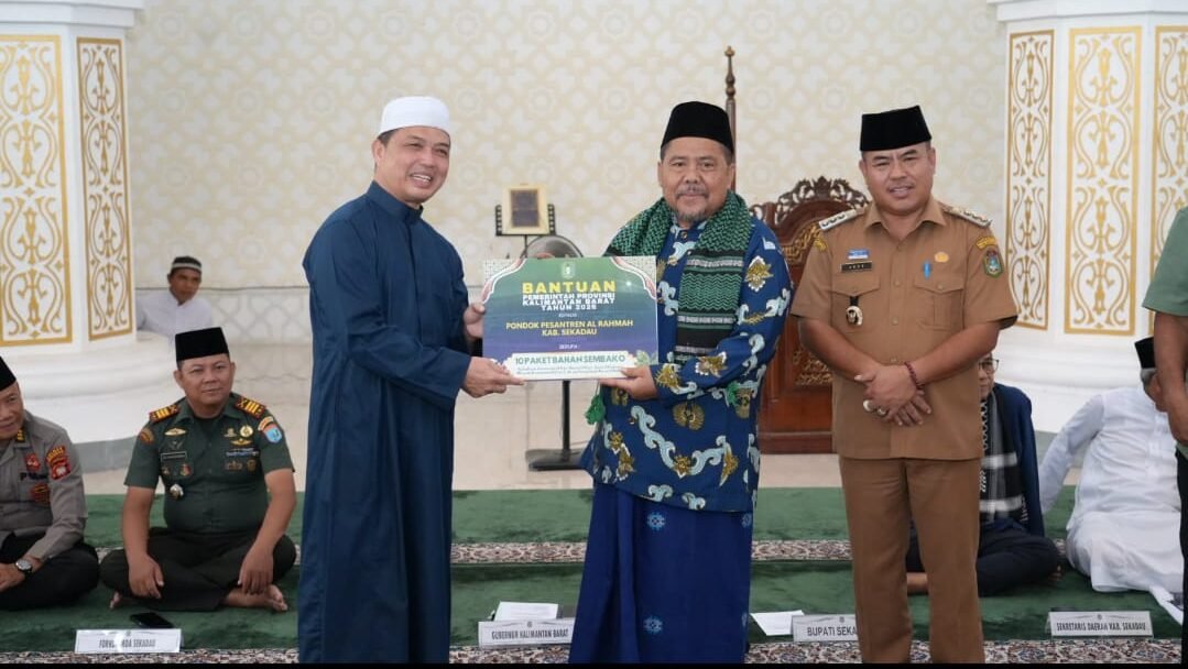 Gubernur Kalbar Ria Norsan melakukan Silaturahmi Ramadan di Sekadau untuk memperkuat sinergi pembangunan dan menyalurkan bantuan sosial kepada masyarakat.