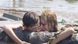 "Belajar arti cinta dan pengorbanan dari film The Impossible. Simak 5 momen kekeluargaan paling menyentuh dari kisah nyata tragedi Tsunami 2004 ini."