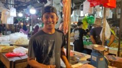 "Jelang hari pertama puasa Ramadan 2026, harga daging ayam di Pasar Flamboyan Pontianak naik menjadi Rp36 ribu hingga Rp37 ribu per kilogram."