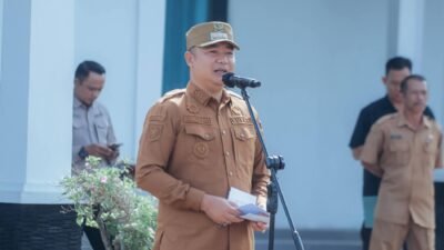 "Bupati Ketapang Alexander Wilyo peringatkan Kepala Desa soal transparansi dana desa dan target ODF 100 persen. Simak tantangan pembangunan desa di Ketapang tahun 2026."
