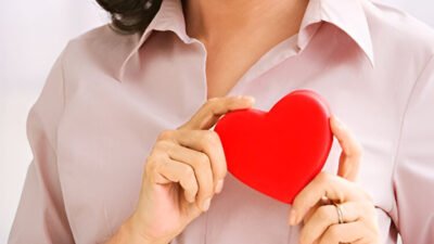 Ilustrasi - Fenomena serangan jantung di usia produktif semakin sering terjadi akibat akumulasi gaya hidup yang tidak sehat, tingkat stres yang tinggi, serta kurangnya aktivitas fisik. (Dok. Ist)