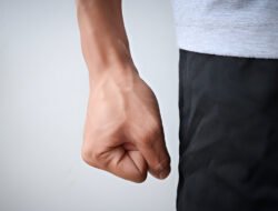 Pekerja di Bengkayang Babak Belur Dihantam Kayu