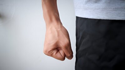 Ilustrasi - Seorang pekerja swasta di Kabupaten Bengkayang menderita luka robek di kepala setelah rekan kerjanya menghantam korban menggunakan kayu. (Dok. Ist)