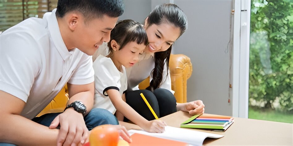 Ilustrasi - Pendidikan pertama dan utama bagi seorang anak berasal dari lingkungan keluarga, terutama dari pola asuh orang tua. (Dok. Ist)