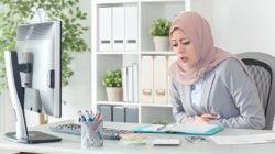 Ilustrasi - Penderita penyakit mag sering merasa cemas saat waktu berbuka tiba. Perut yang kosong selama belasan jam memicu peningkatan asam lambung secara alami. (Dok. Ist)