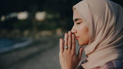 Ilustrasi - Ibadah puasa pada bulan Ramadan bukan sekadar menahan lapar dan haus secara fisik, melainkan juga melatih ketahanan mental dan emosional. (Dok. Ist)