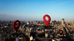 Ilustrasi - Aplikasi pesan Google kini menyediakan fitur berbagi lokasi secara langsung untuk pengguna Android. Pengguna dapat melacak posisi dengan mudah tanpa aplikasi tambahan. (Dok. Ist)