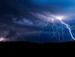 Warga Desa Sentebang Meninggal Dunia Usai Tersambar Petir Saat Panen Padi