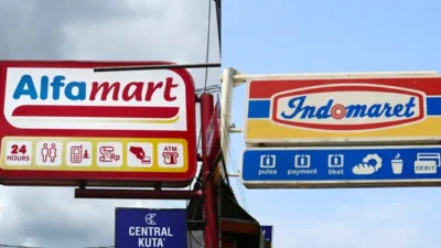 Kenapa Ramai-ramai Memusuhi Indomaret dan Alfamart?