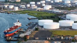 "Punya mobil diesel? Simak kabar gembira ini! Indonesia diprediksi surplus Solar di 2026 dan siap beralih ke B50 yang lebih ramah lingkungan demi Net Zero Emissions."