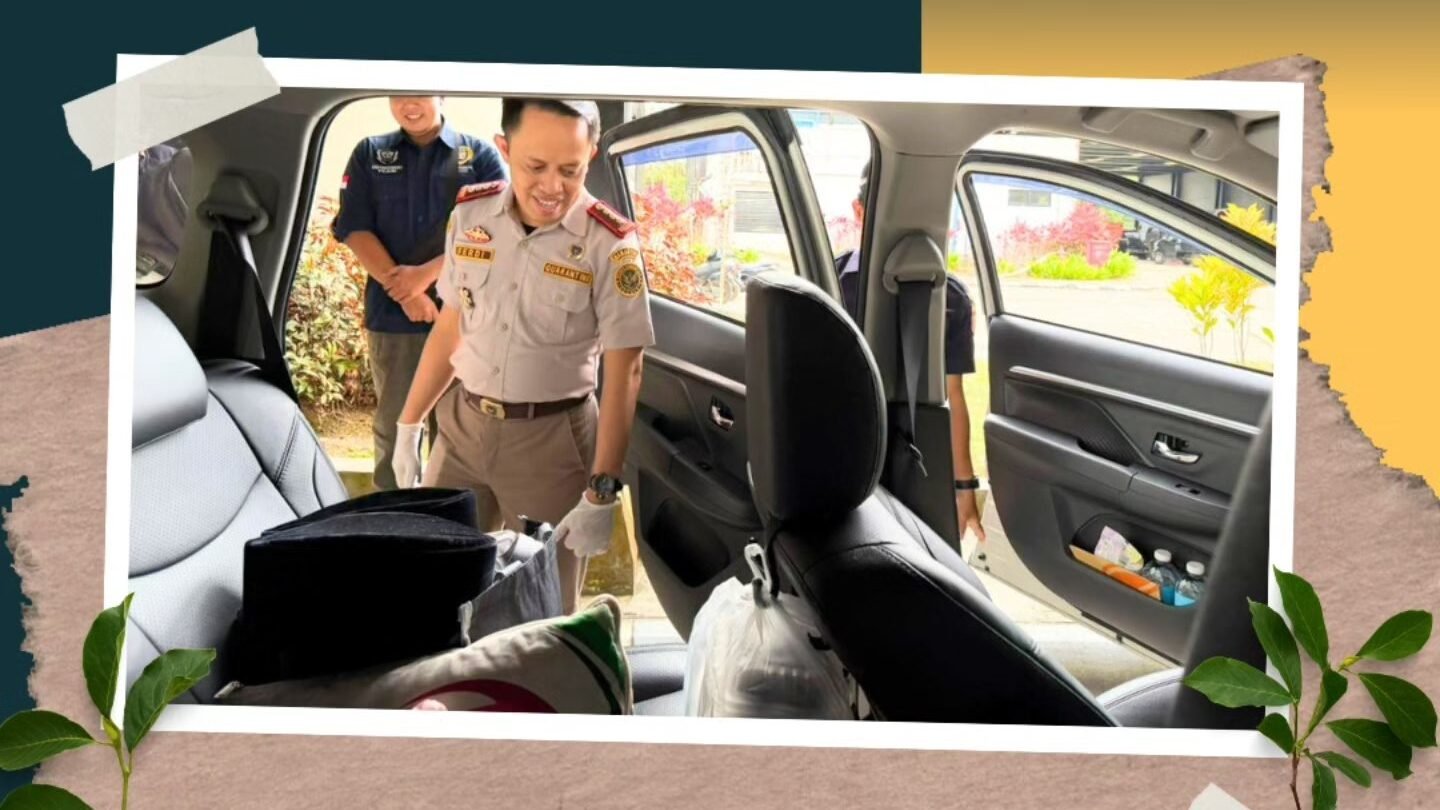 Kepala Balai Karantina Kalbar, Ferdi, melakukan inspeksi dan pemeriksaan bagasi kendaraan pelintas di PLBN Aruk untuk mencegah masuknya komoditas ilegal jelang Imlek. (Dok. HO/Faktakalbar.id)