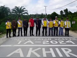Lasarus Cek Progres Inpres Jalan Daerah Kapuas Hulu