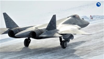 Pesawat tempur siluman generasi kelima Rusia Su-57 "Felon" dalam konfigurasi teknis baru saat uji coba di landasan pacu bersalju. (Dok. Ist)