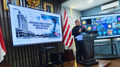 Kadispen Kodaeral XII mengikuti pemaparan materi Manajemen Krisis Strategis dalam Rakernispen TNI AL 2026. (Dok. HO/Faktakalbar.id)
