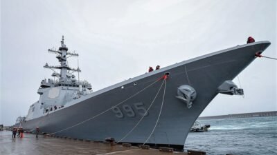 Kapal perusak Aegis ROKS Daeho Kim Jong Seo dengan nomor lambung 995 bersandar di dermaga. (Dok. HO/Faktakalbar.id)