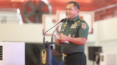 Kepala Staf Angkatan Darat (Kasad) Jenderal TNI Maruli Simanjuntak saat memberikan pengarahan kepada para Komandan Satuan di GOR Nanggala Markas Kopassus, Cijantung, Rabu (4/2/2026).