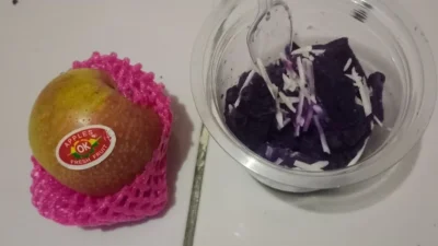 "SPPG di Indramayu ditutup sementara usai sajikan menu MBG hanya apel dan ubi. Anggaran Rp8.000 per porsi dipertanyakan, dapur beroperasi tanpa ahli gizi."