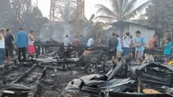 Kondisi sisa reruntuhan dan puing bangunan rumah Kepala Desa Maung, Pak Tumus, yang habis terbakar di Kecamatan Ketungau Hilir pada Minggu (1/2/2026) dini hari.