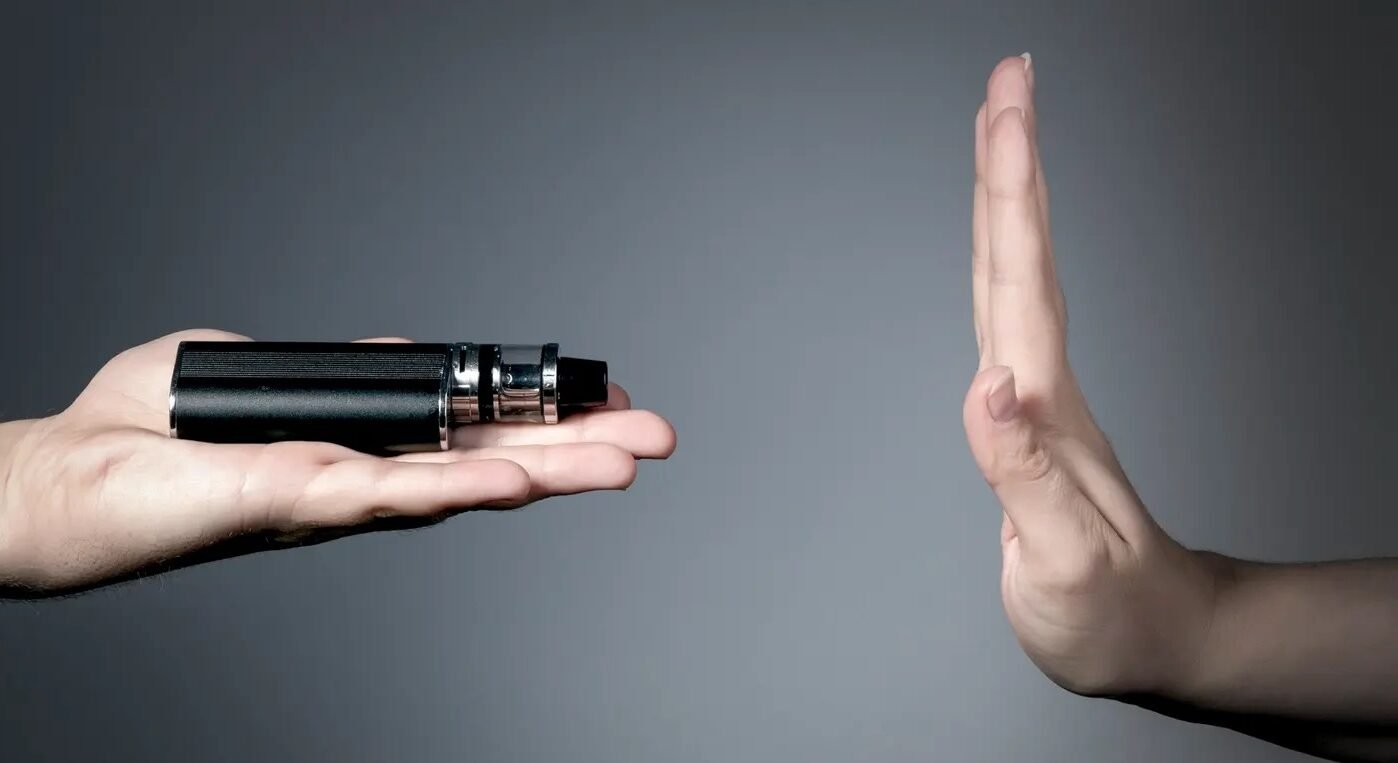 "Waspadai 5 kebiasaan buruk yang bisa memicu penyakit jantung di usia muda. Simak penjelasan mengenai risiko gaya hidup modern bagi kesehatan jantung setiap orang."