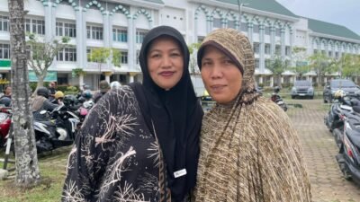 "Sejumlah ibu rumah tangga di Pontianak keluhkan sistem penukaran uang BI yang harus daftar online di acara SERAMBI 2026. Warga minta sistem tunai langsung."