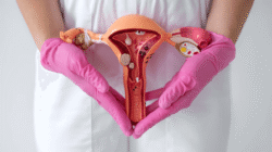 "Bingung kenapa kram saat datang bulan kadang sakit dan kadang tidak? Temukan penyebab medis dan gaya hidup yang memengaruhi nyeri menstruasi pada perempuan"