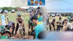 Personel Polres Ketapang bersama Forkopimda dan pelajar bergotong royong membersihkan sampah di kawasan Pantai Pecal dalam rangka Gerakan ASRI. (Dok. HO/Faktakalbar.id)