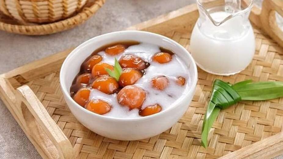 "Bingung pilih kolak pisang atau biji salak untuk buka puasa? Simak perbandingan nutrisi dan rating kesehatannya menurut Menteri Kesehatan di sini."