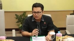 Kompol Yoan Febriawan saat memberikan keterangan dalam sebuah rapat. (Dok. HO/Faktakalbar.id)