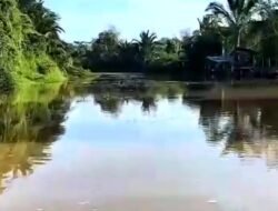 Air Sungai Retok Tercemar, Warga Keluhkan Gatal-Gatal Saat Mandi