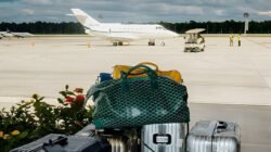 Ilutrasi - Dengan menerapkan strategi penataan yang cerdas, Anda bisa membawa semua kebutuhan esensial dalam satu tas kecil namun tetap terlihat rapi dan siap menghadapi berbagai aktivitas selama liburan. (Dok. Ist)