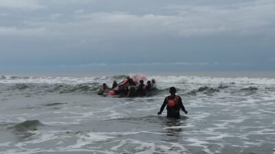 "Tim SAR Gabungan menemukan jasad Hazis Abrar Alfaziri yang terseret ombak di Pantai JS Resort Temajuk, Sambas, berjarak 1,5 km dari lokasi awal."