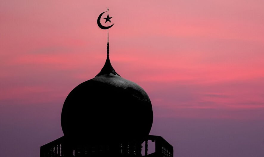 Ilustrasi - Tingkatkan kualitas ibadah Anda dengan 7 aplikasi pendukung ibadah Ramadan paling esensial. Dari jadwal salat hingga pelacak progres tilawah harian. 7 Aplikasi Pendukung Ibadah Ramadan Paling Esensial. (Dok. Ist)