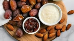 Kurma memberikan asupan gula alami yang cepat terserap tubuh. Sementara itu, almond memberikan mineral magnesium untuk mencegah kram otot. (Dok. Ist)