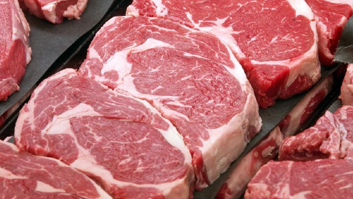 "Penderita asam urat harus waspada saat memilih menu takjil. Hindari daftar makanan pemicu nyeri sendi ini agar ibadah puasa tetap lancar tanpa hambatan. "