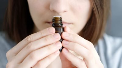 Ilustrasi - Mengenalkan aroma baru setiap hari, seperti wangi kopi yang berbeda, rempah, atau minyak esensial, dapat memicu pembentukan asosiasi ingatan baru. (Dok. Ist)