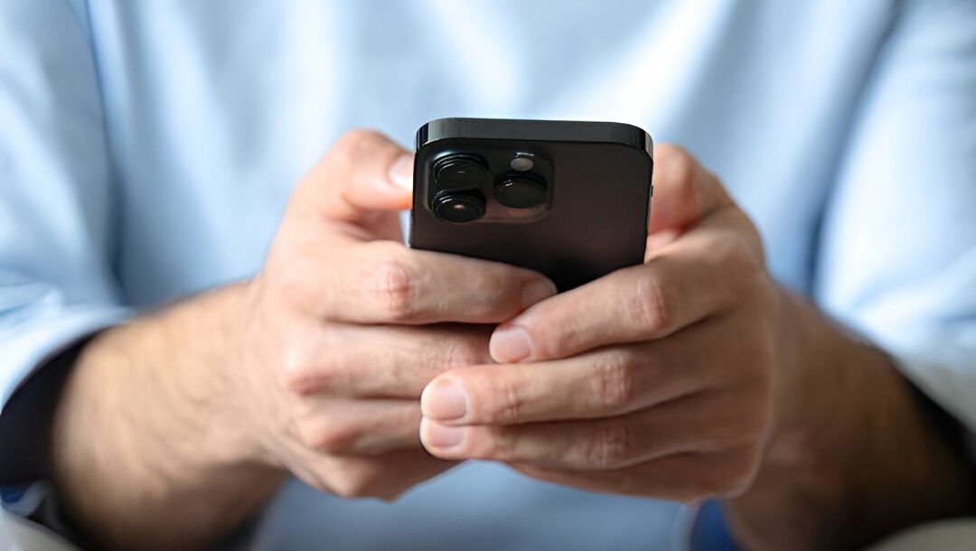 Ilustrasi - Ketahui daftar aplikasi populer yang membuat warga Indonesia betah berlama-lama di depan layar HP serta cara mengatasinya. (Dok. Ist)