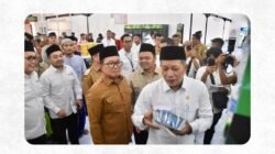Menteri Koperasi Ferry Juliantono didampingi Gubernur Ria Norsan dan Bupati Sujiwo saat meresmikan Torasera Abdussalam di Desa Durian, Kubu Raya. (Dok. HO/Faktakalbar.id)