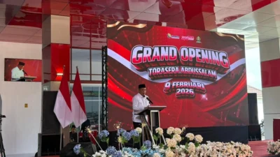 "Menteri Koperasi Ferry Juliantono meresmikan Torasera di Kubu Raya sebagai pusat distribusi nasional guna memperkuat operasional Koperasi Desa Merah Putih."