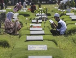 5 Momen Penting Tradisi Ziarah Kubur di Indonesia