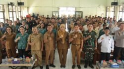 Foto bersama jajaran Forkopimcam, perwakilan ASN, TNI, Polri, dan tokoh masyarakat usai pembukaan Musrenbang RKPD Singkawang Timur. (Dok. HO/Faktakalbar.id)