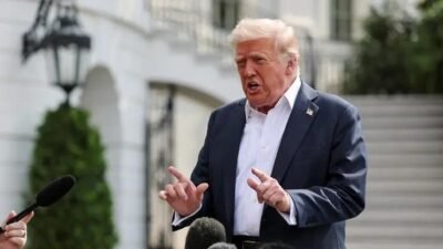 "Merespons jalan buntu dalam perundingan di Jenewa, Presiden AS Donald Trump menolak keras hak pengayaan uranium Iran dan tetap membuka opsi serangan militer."