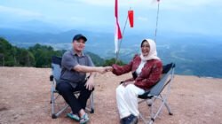 Ria Norsan meninjau Bukit Raya Sambora di Mempawah. Ia meminta percepatan pembangunan jalan dan listrik untuk dukung wisata paralayang. (Dok: Adpim Prov Kalbar)