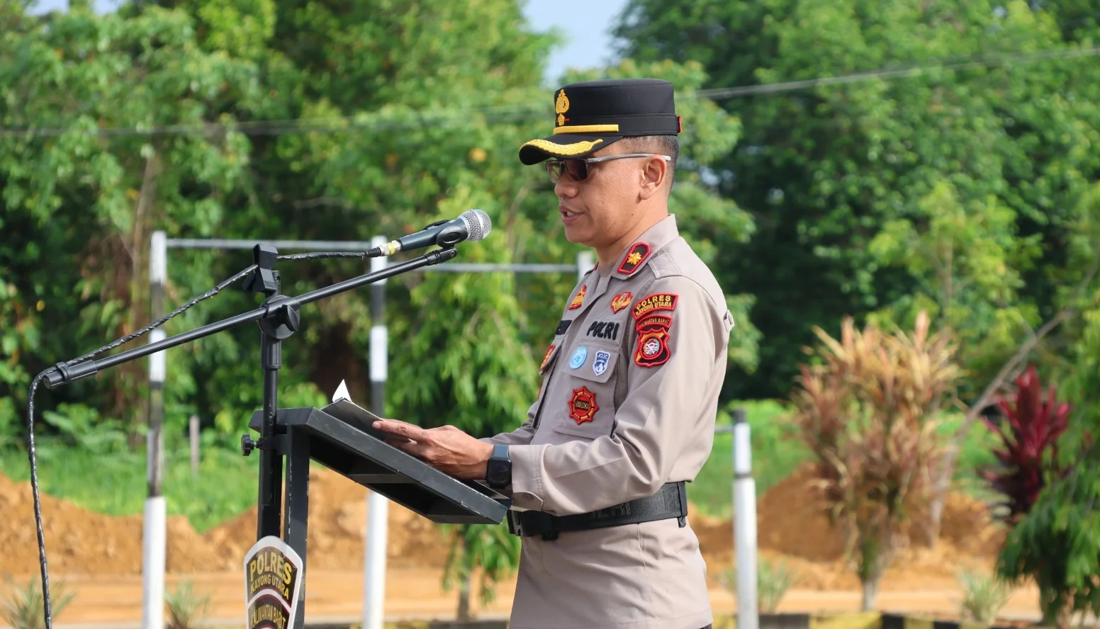 "Sebanyak 421 orang tewas akibat kecelakaan di Kalbar sepanjang 2025. Operasi Keselamatan Kapuas 2026 digelar 14 hari di Kayong Utara untuk tekan fatalitas."