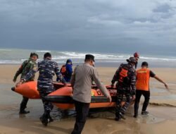 Wisatawan Terseret Ombak, Posal Temajuk dan SAR Gabungan Gerak Cepat Sisir Pantai