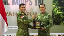 Pangdam XII/Tanjungpura serahkan tugas Pangkoops Swasembada kepada Pangkogabwilhan III di Timika.