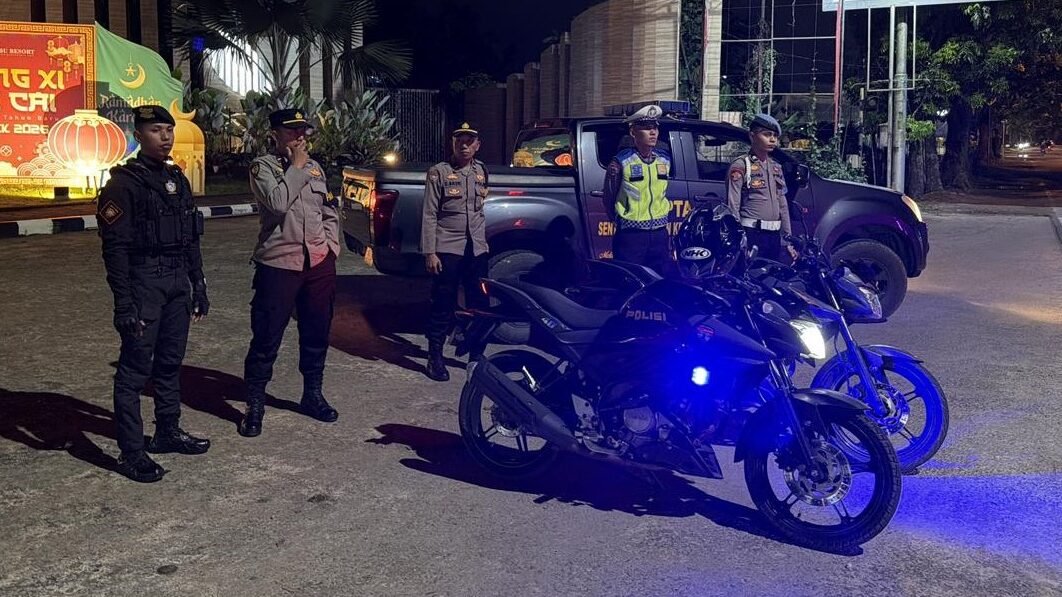 Jajaran personel Polres Kubu Raya saat bersiap melaksanakan patroli malam guna mencegah aksi balap liar di sejumlah titik rawan selama bulan suci Ramadan.